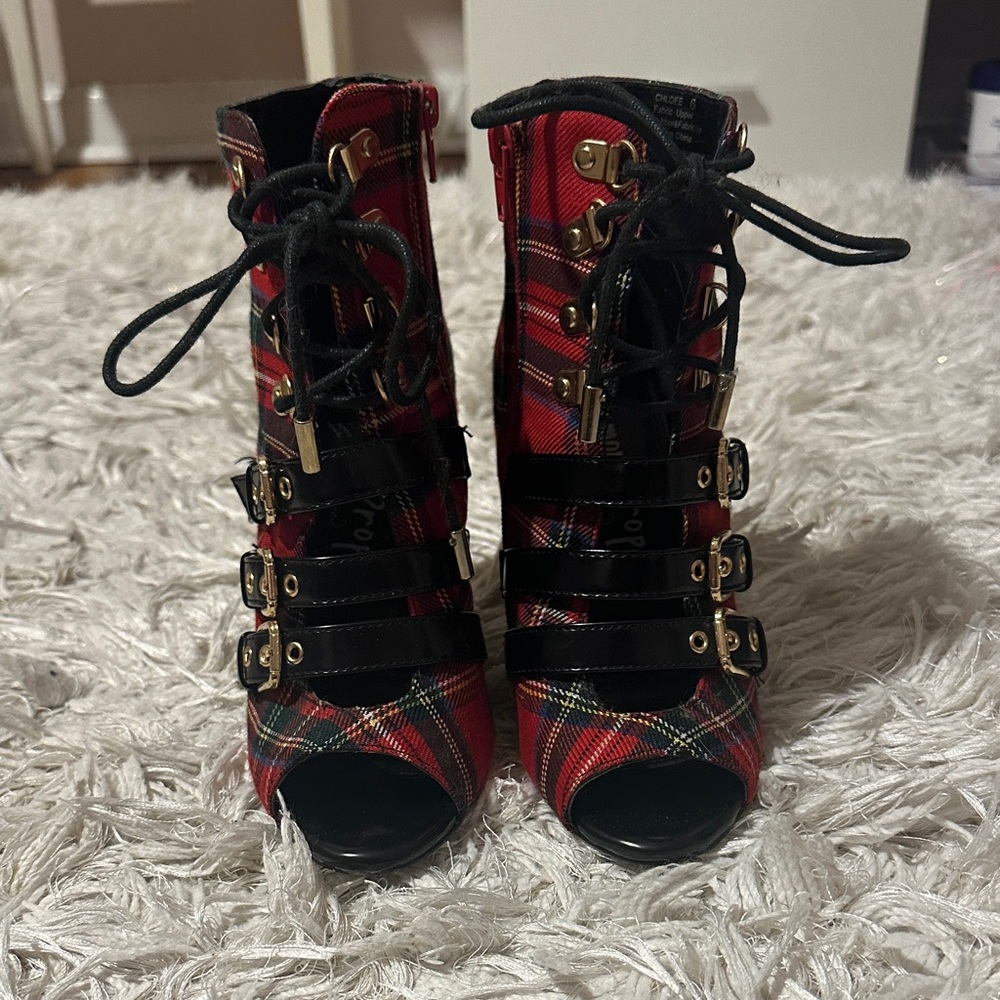 Chic Plaid Lace-Up Boots with Buckle Accents